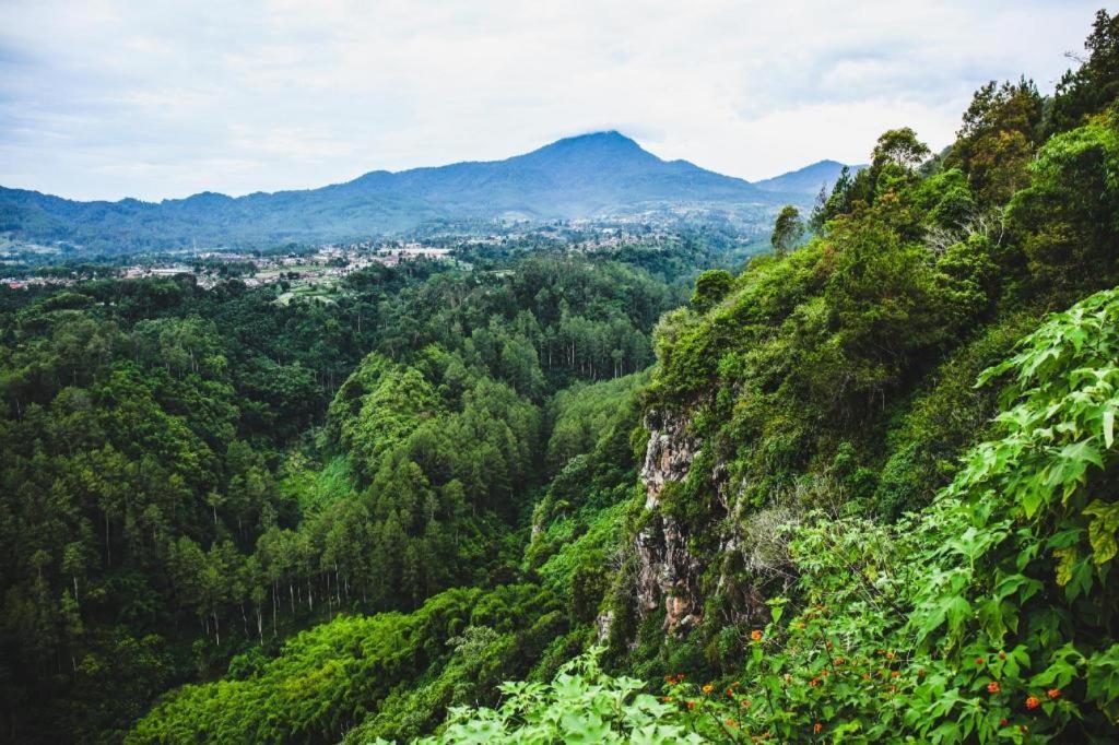 Travello Hotel Bandung Dış mekan fotoğraf