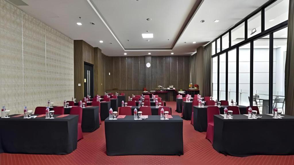 Travello Hotel Bandung Dış mekan fotoğraf