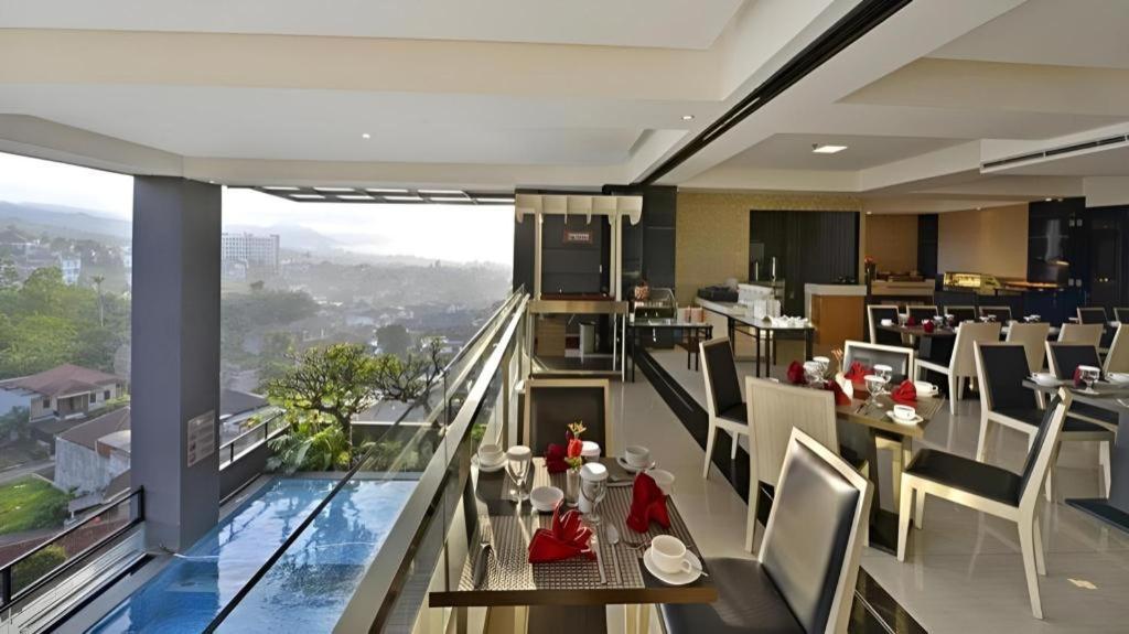 Travello Hotel Bandung Dış mekan fotoğraf