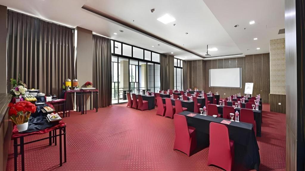 Travello Hotel Bandung Dış mekan fotoğraf